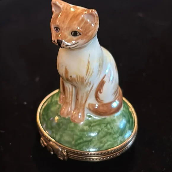 Limoges "upright sitting cat" trinket box - Picture 1 of 9